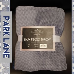 🍃🍃PARK LANE Sherpa Faux Pieced Throw🍃🍃